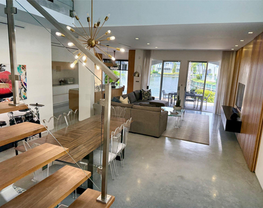 20824 Ne 30th Place - Photo Thumbnail 1
