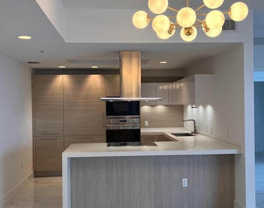 17111 Biscayne Boulevard - Photo Thumbnail 7