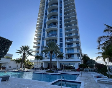17111 Biscayne Boulevard - Photo Thumbnail 3