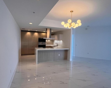 17111 Biscayne Boulevard - Photo Thumbnail 8