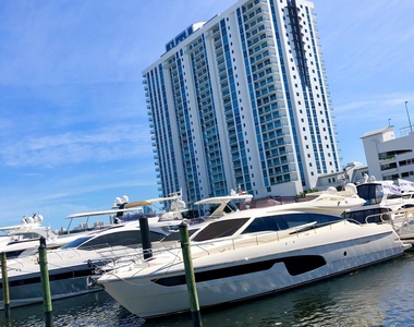 17111 Biscayne Boulevard - Photo Thumbnail 2