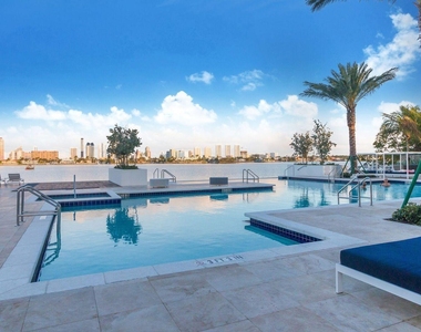 17111 Biscayne Boulevard - Photo Thumbnail 5