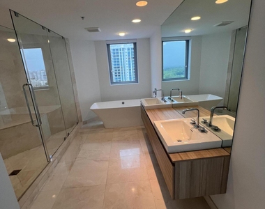 17111 Biscayne Boulevard - Photo Thumbnail 12