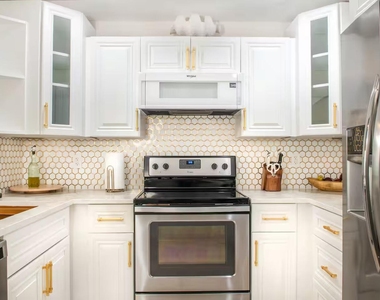129 E Hart Street - Photo Thumbnail 4