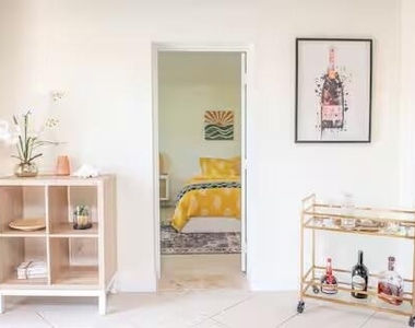 129 E Hart Street - Photo Thumbnail 6