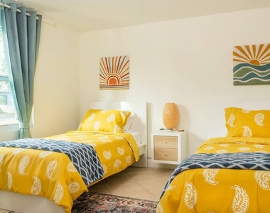 129 E Hart Street - Photo Thumbnail 11