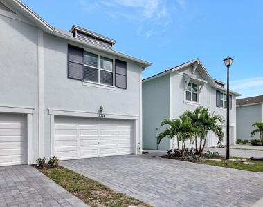 5764 Se Edgewater Circle - Photo Thumbnail 1