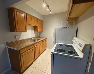 918 11th Avenue N - Photo Thumbnail 4