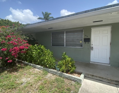 918 11th Avenue N - Photo Thumbnail 1