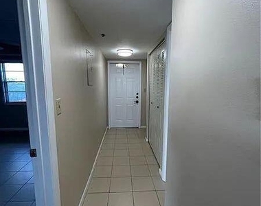 3001 W Rolling Hills Circle - Photo Thumbnail 15