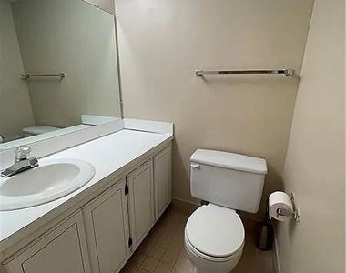 3001 W Rolling Hills Circle - Photo Thumbnail 18