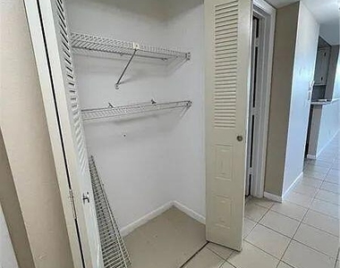 3001 W Rolling Hills Circle - Photo Thumbnail 11