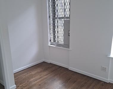 188 Claremont Avenue - Photo Thumbnail 6