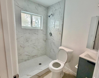 1132 Nw 5th Court - Photo Thumbnail 5