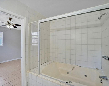 7741 Nw 33rd Street - Photo Thumbnail 4
