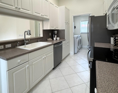 7453 Granville Avenue - Photo Thumbnail 6