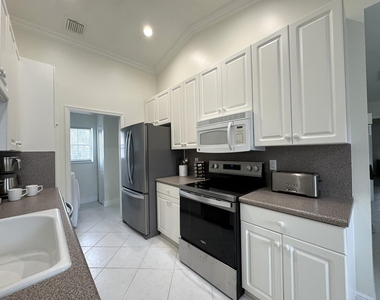 7453 Granville Avenue - Photo Thumbnail 7