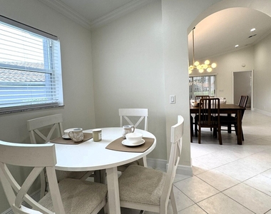 7453 Granville Avenue - Photo Thumbnail 11