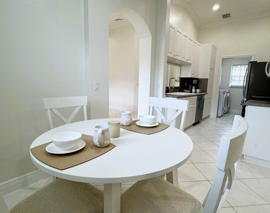 7453 Granville Avenue - Photo Thumbnail 9