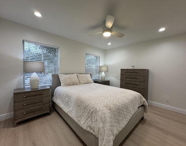 7453 Granville Avenue - Photo Thumbnail 24