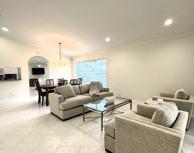 7453 Granville Avenue - Photo Thumbnail 17