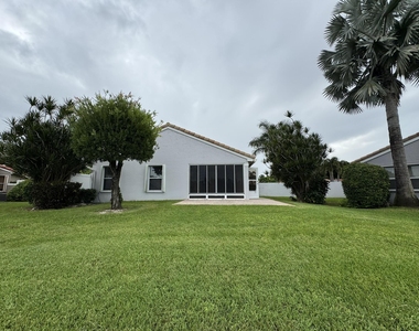 7453 Granville Avenue - Photo Thumbnail 4