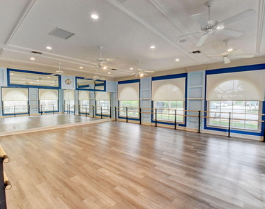 7453 Granville Avenue - Photo Thumbnail 44
