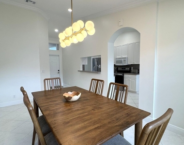 7453 Granville Avenue - Photo Thumbnail 14