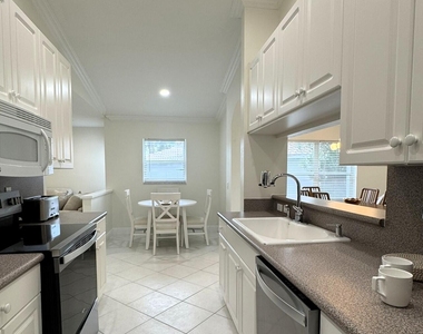 7453 Granville Avenue - Photo Thumbnail 8