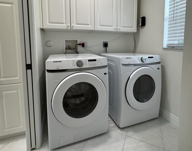 7453 Granville Avenue - Photo Thumbnail 27
