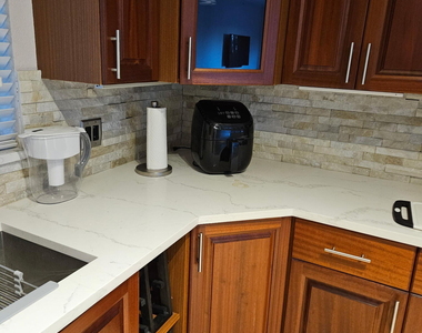 1640 Presidential Way - Photo Thumbnail 3