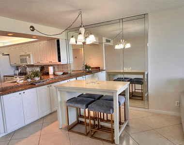 14 Royal Palm Way - Photo Thumbnail 11