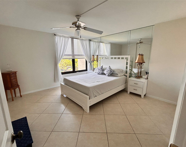 14 Royal Palm Way - Photo Thumbnail 16