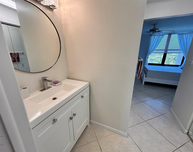 14 Royal Palm Way - Photo Thumbnail 22