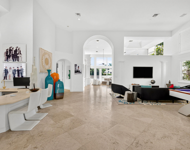 3508 Nw Clubside Circle - Photo Thumbnail 2