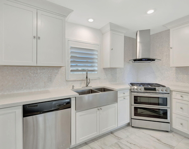 2612 Ne 5 Street - Photo Thumbnail 3