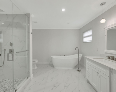 2612 Ne 5 Street - Photo Thumbnail 13