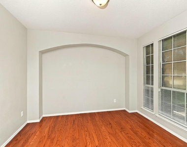 736 Mulberry Lane - Photo Thumbnail 9