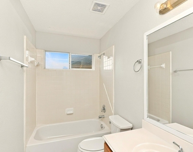 736 Mulberry Lane - Photo Thumbnail 13