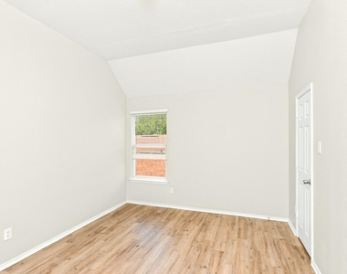 736 Mulberry Lane - Photo Thumbnail 10