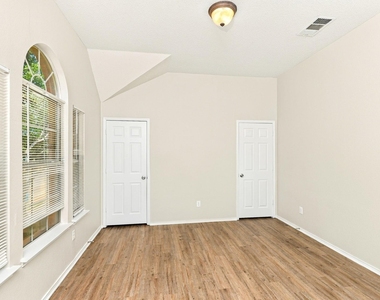 736 Mulberry Lane - Photo Thumbnail 11