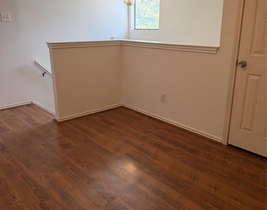 8404 Forest Lane - Photo Thumbnail 4