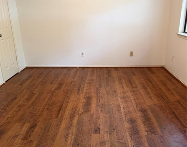8404 Forest Lane - Photo Thumbnail 6
