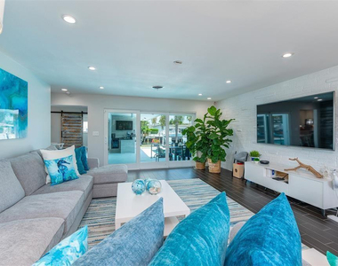 2791 Ne 9th Court - Photo Thumbnail 14