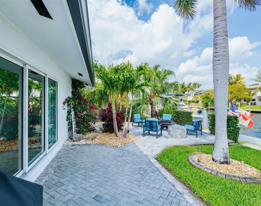 2791 Ne 9th Court - Photo Thumbnail 7