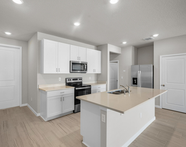 5622 Se Edgewater Circle - Photo Thumbnail 1