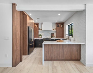 115 Bonnie Briar Lane - Photo Thumbnail 9