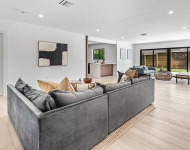 115 Bonnie Briar Lane - Photo Thumbnail 5