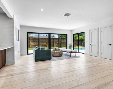 115 Bonnie Briar Lane - Photo Thumbnail 7