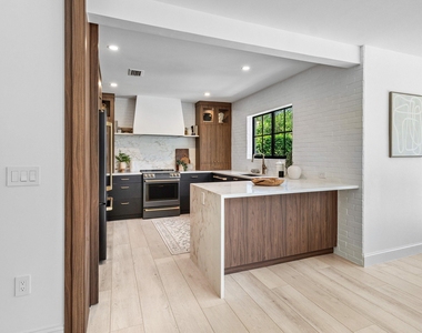 115 Bonnie Briar Lane - Photo Thumbnail 10
